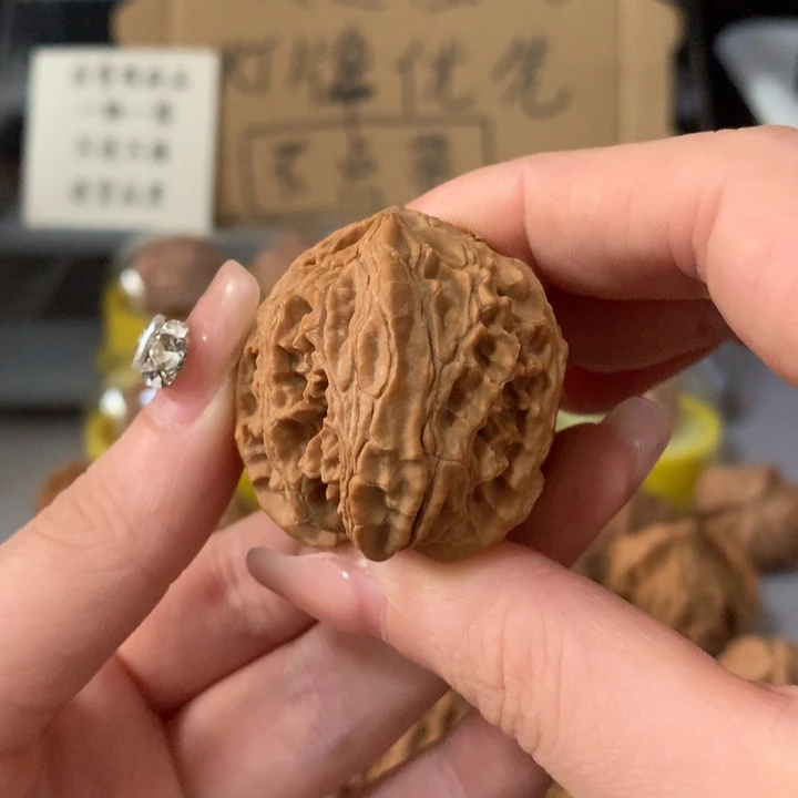 放***铁吊坠文玩核桃异形单只，有瑕疵