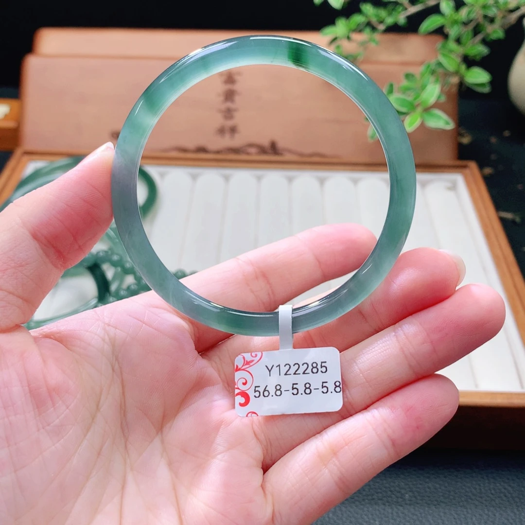 翡翠未镶嵌手镯（圆镯）