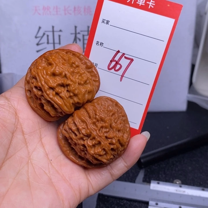 文玩核桃把件667，45白狮子色差