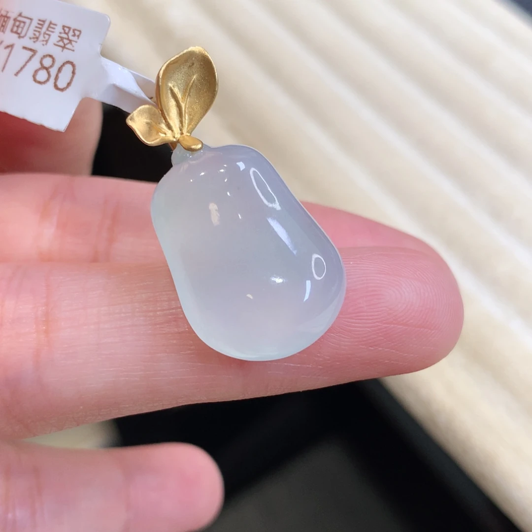 颈饰18K金镶嵌翡翠