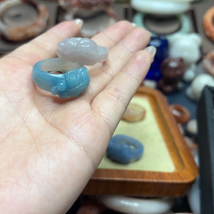 李****石英岩玉合金颈饰