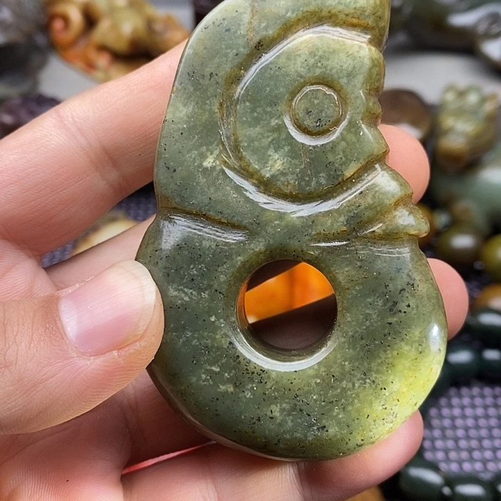 未镶嵌蛇纹石玉颈饰