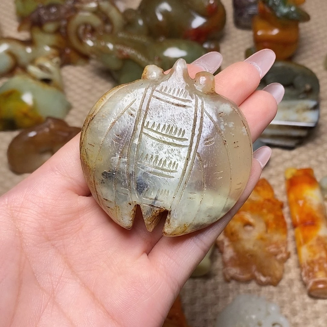 未镶嵌蛇纹石玉颈饰
