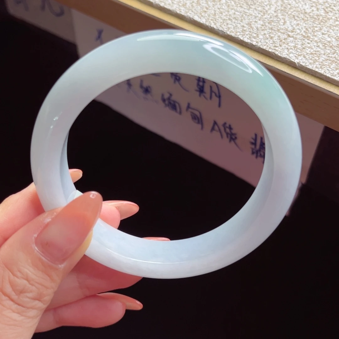 翡翠手镯未镶嵌手镯