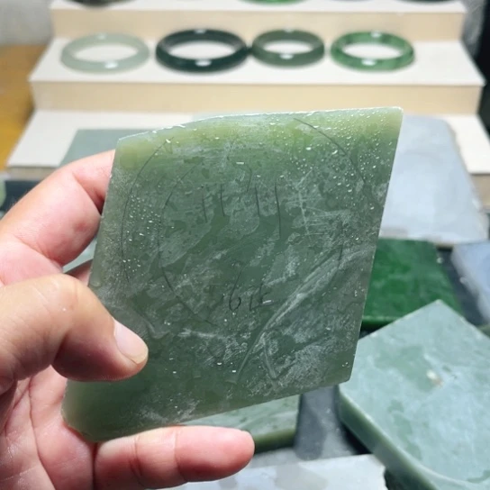 轩***轩和田玉手镯未镶嵌定制56