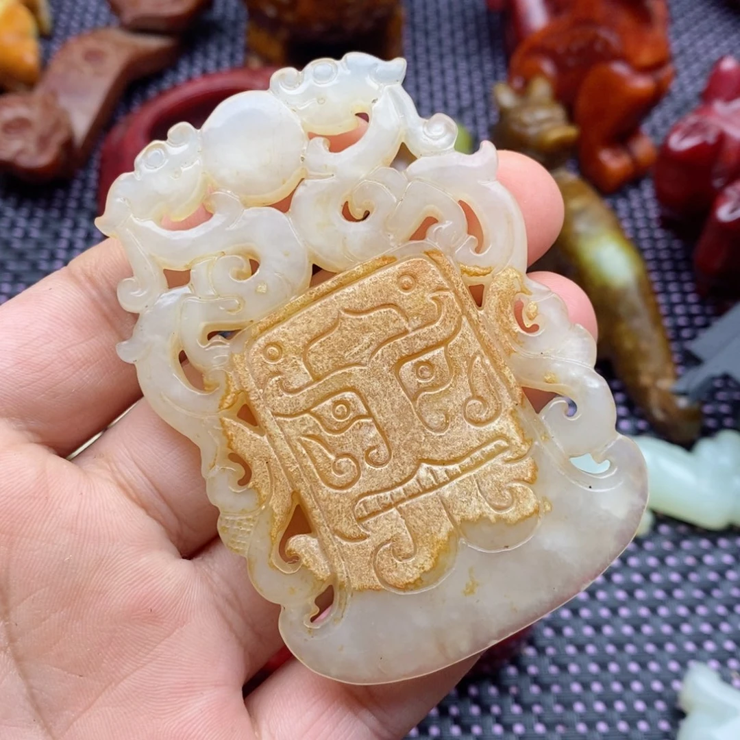 蛇纹石玉颈饰未镶嵌