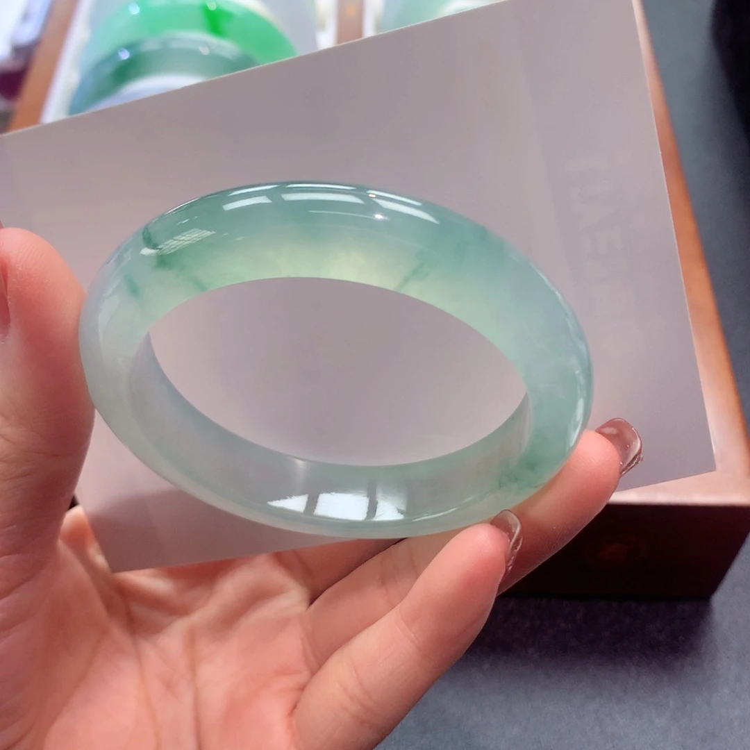 清****翡翠未镶嵌手镯55圈口