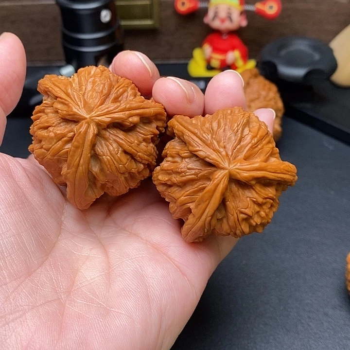 曾***经把件文玩核桃白奔