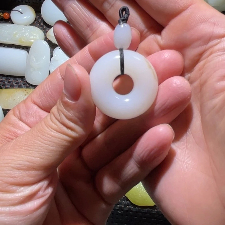 一***半和田玉未镶嵌颈饰