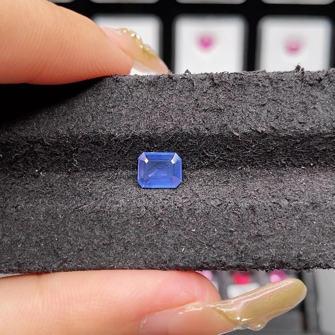 蓝宝石裸石未镶嵌微奶体温柔蓝色台面大1.29ct/1407号