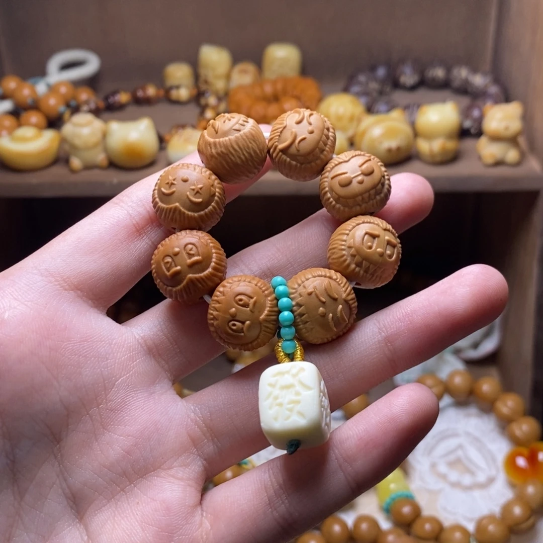 猴头核桃把件拉布布