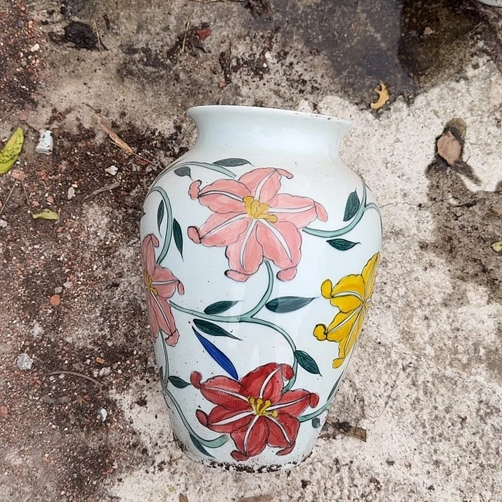 微瑕景德镇手工花瓶