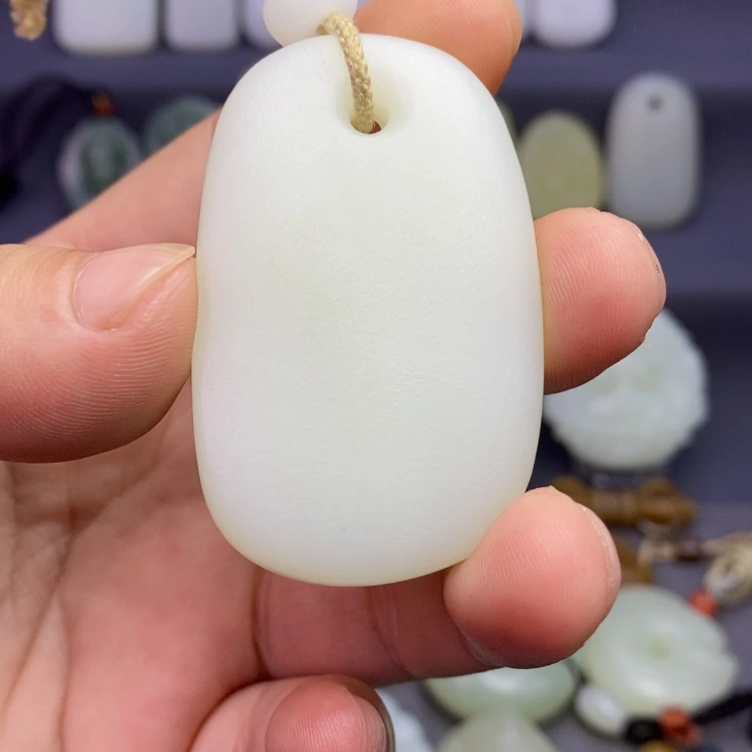 S***u和田玉未镶嵌颈饰