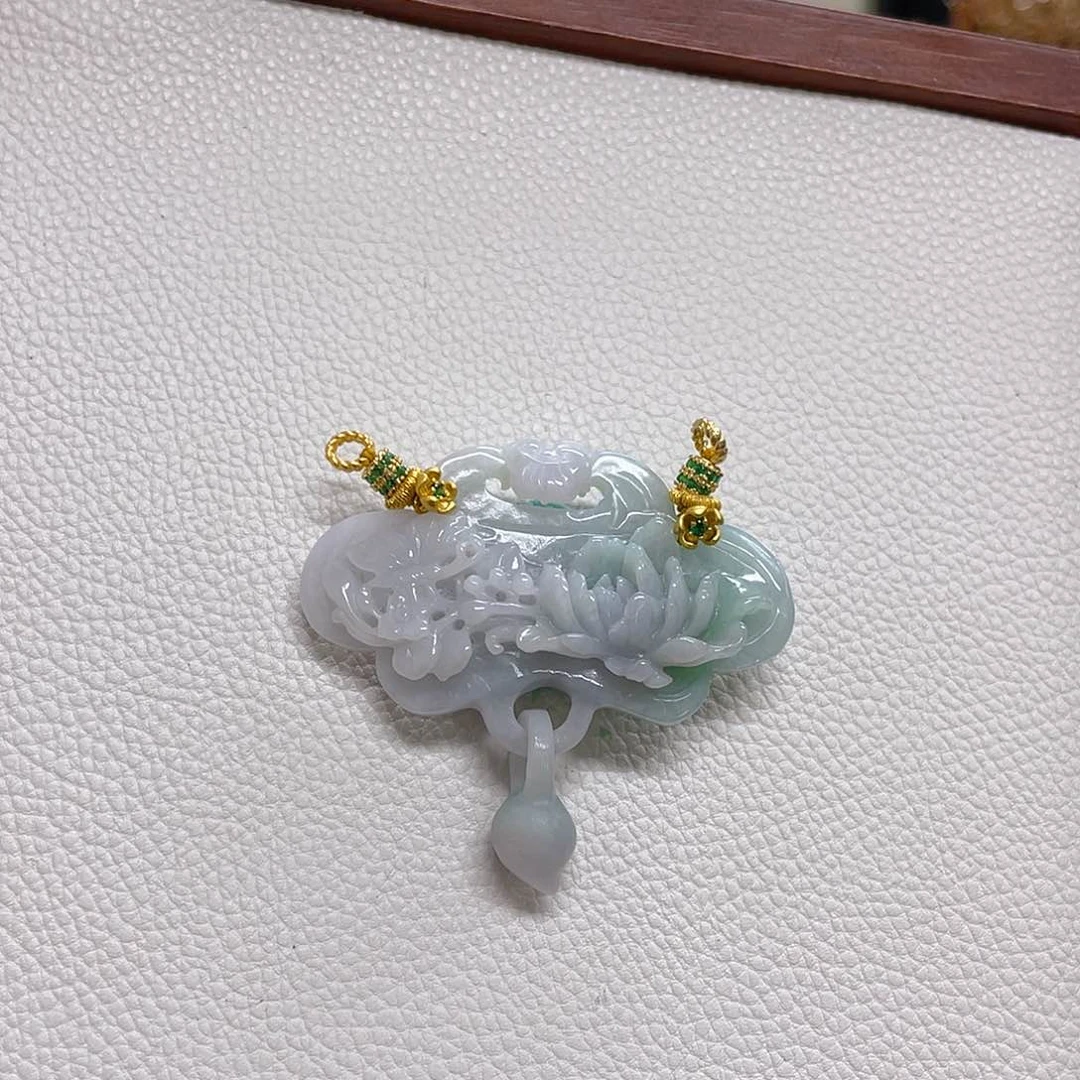 翡翠未镶嵌颈饰锁