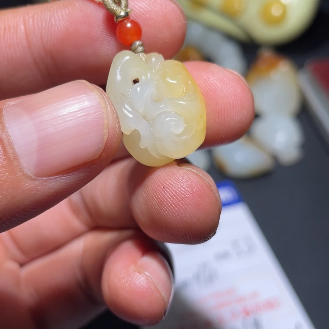 雍***颈饰未镶嵌和田玉
