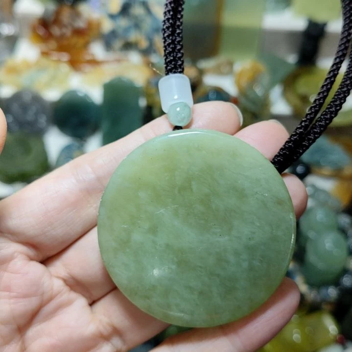 岫玉未镶嵌挂坠款式