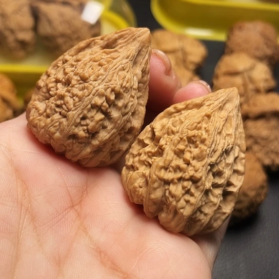 文玩核桃塔尖一对