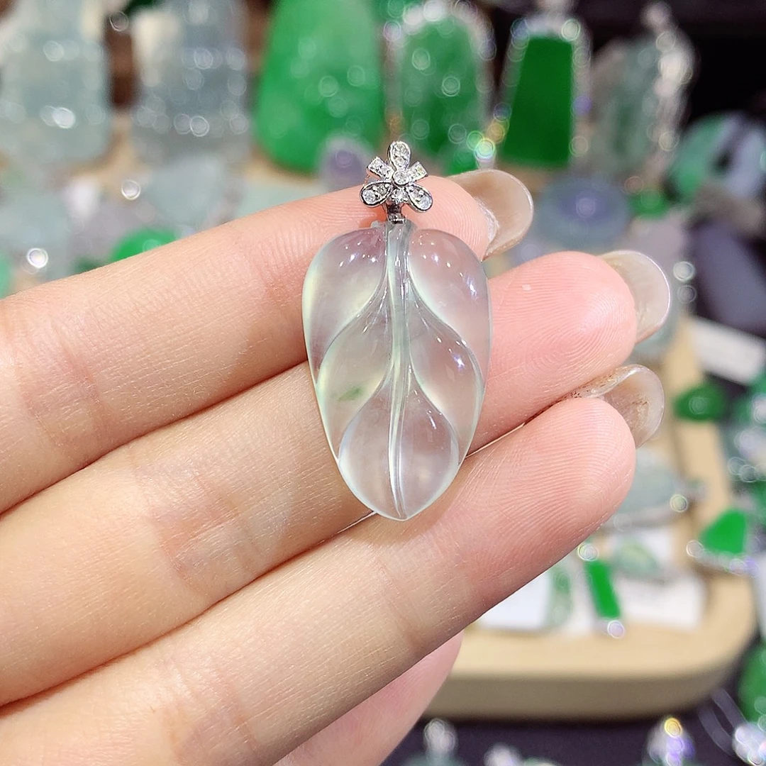 翡翠18K金镶嵌颈饰叶