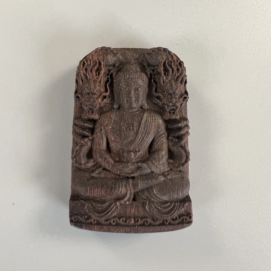 Z-213【文莱黑棋佛像吊牌】沉香约60x39x12mm，27.4g