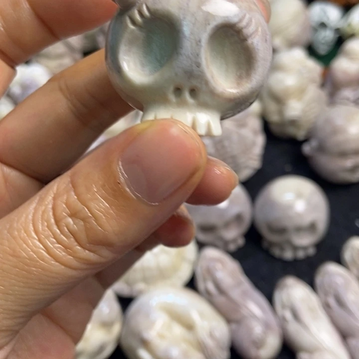 配饰鹿角雕刻一个出