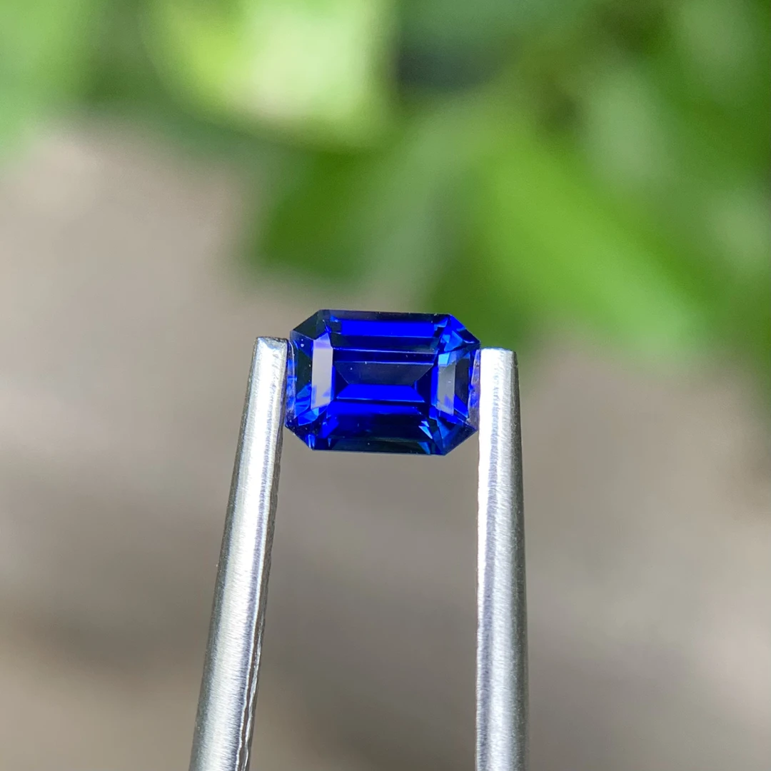 天然长方形斯里兰卡皇家蓝蓝宝石裸石0.72克拉5.8*4.4mm 晶体亮丽