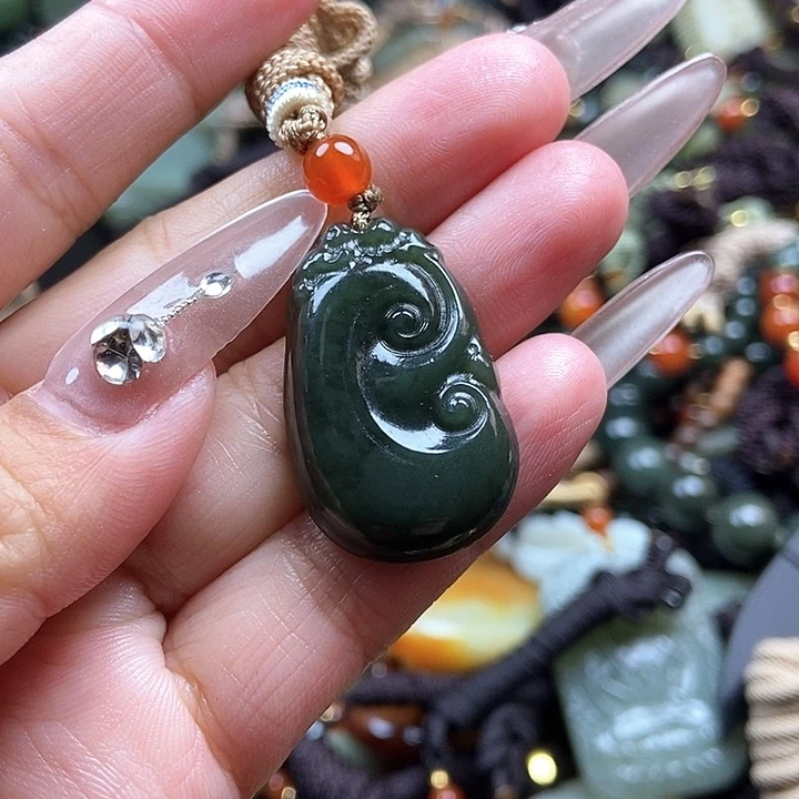 和田玉颈饰足铂镶嵌