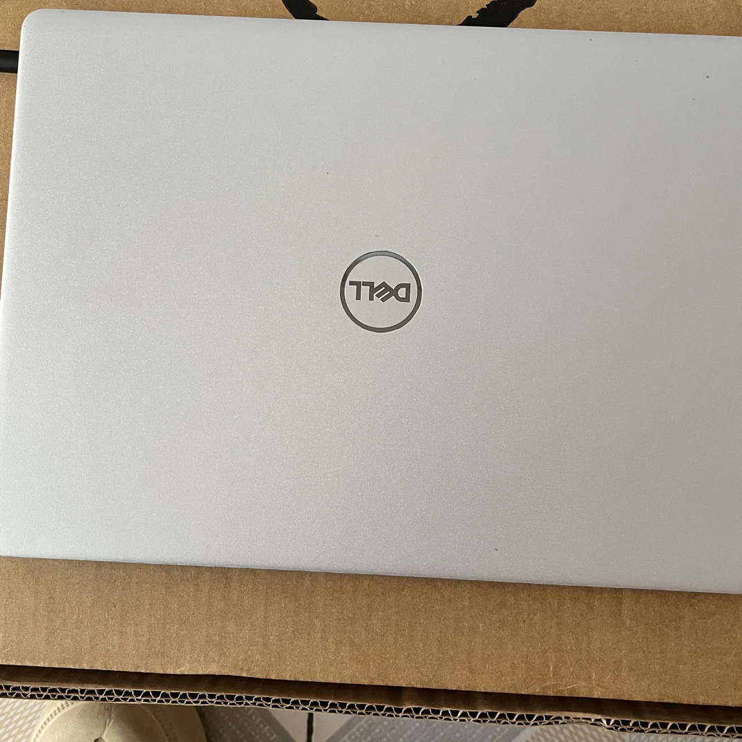 8新 Dell/戴尔 八新戴尔灵越5493 i5-10代，8+512独显，办公笔记本