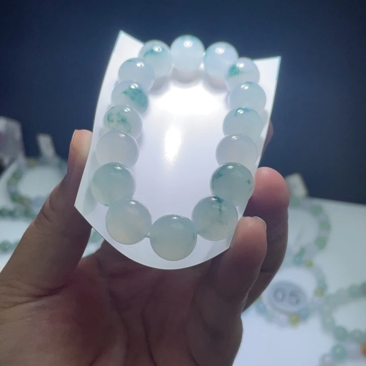 未镶嵌定制翡翠君****下翡翠卡12+