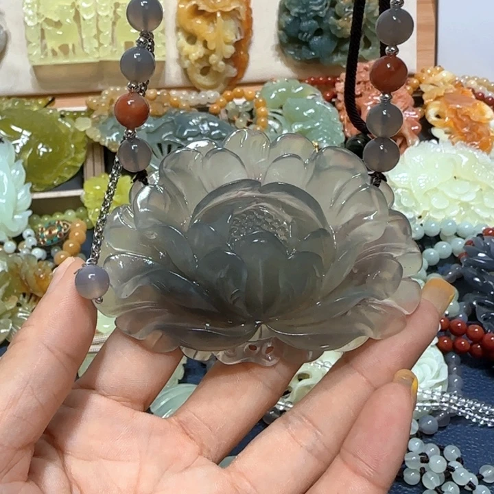 未镶嵌蛇纹石玉吊坠