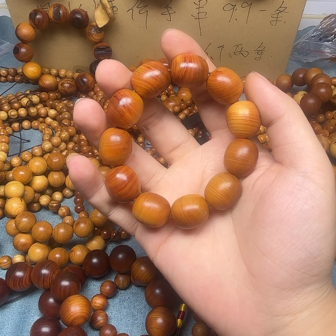 韭***人柏木（崖柏）把件枣型