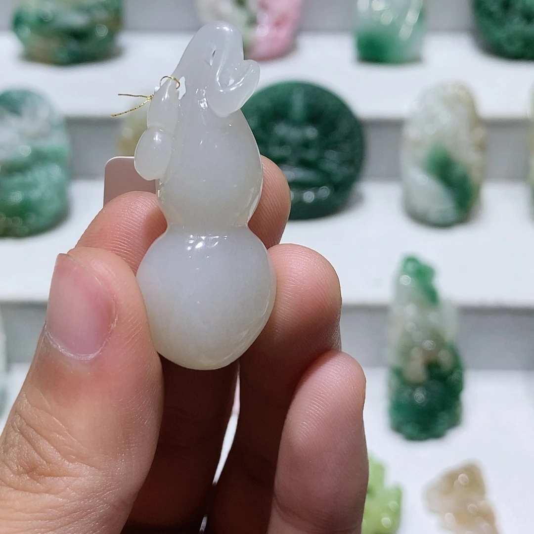 独山玉未镶嵌吊坠