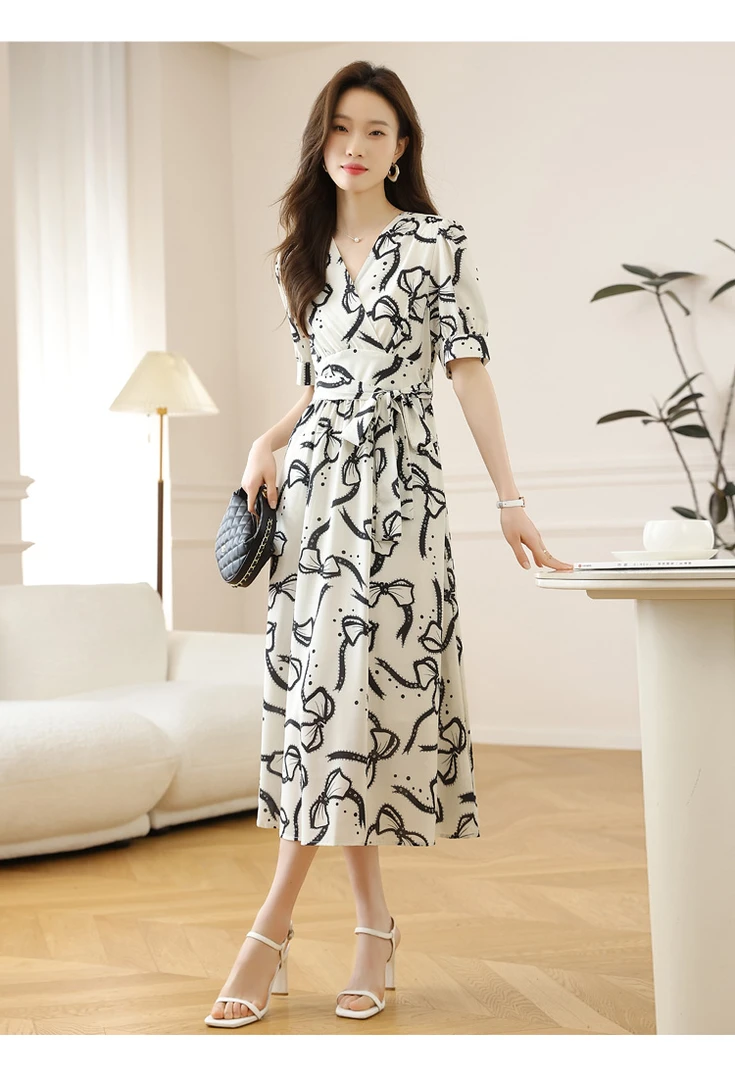 夏季新款碎花雪纺中长款连衣裙女2025收腰显瘦系带深v领连衣裙