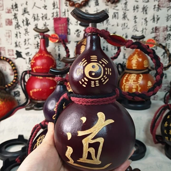 自***性大漆工艺，手工雕刻道字题材。