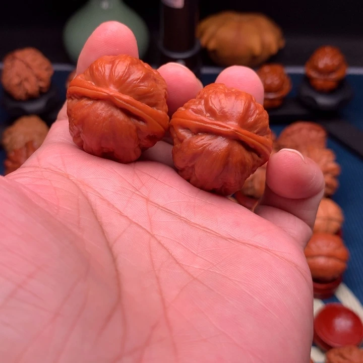 把件桃核低**欢野生小手捻