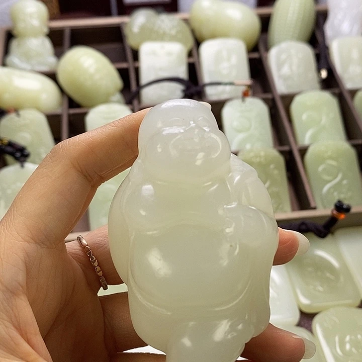 昆仑石佛手把件丽