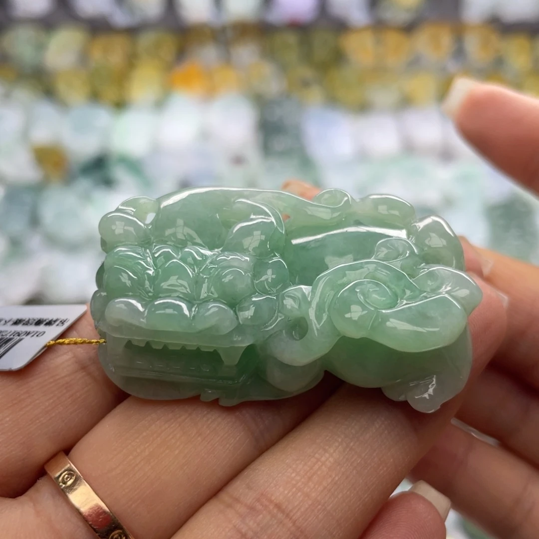 翡翠未镶嵌颈饰貔貅