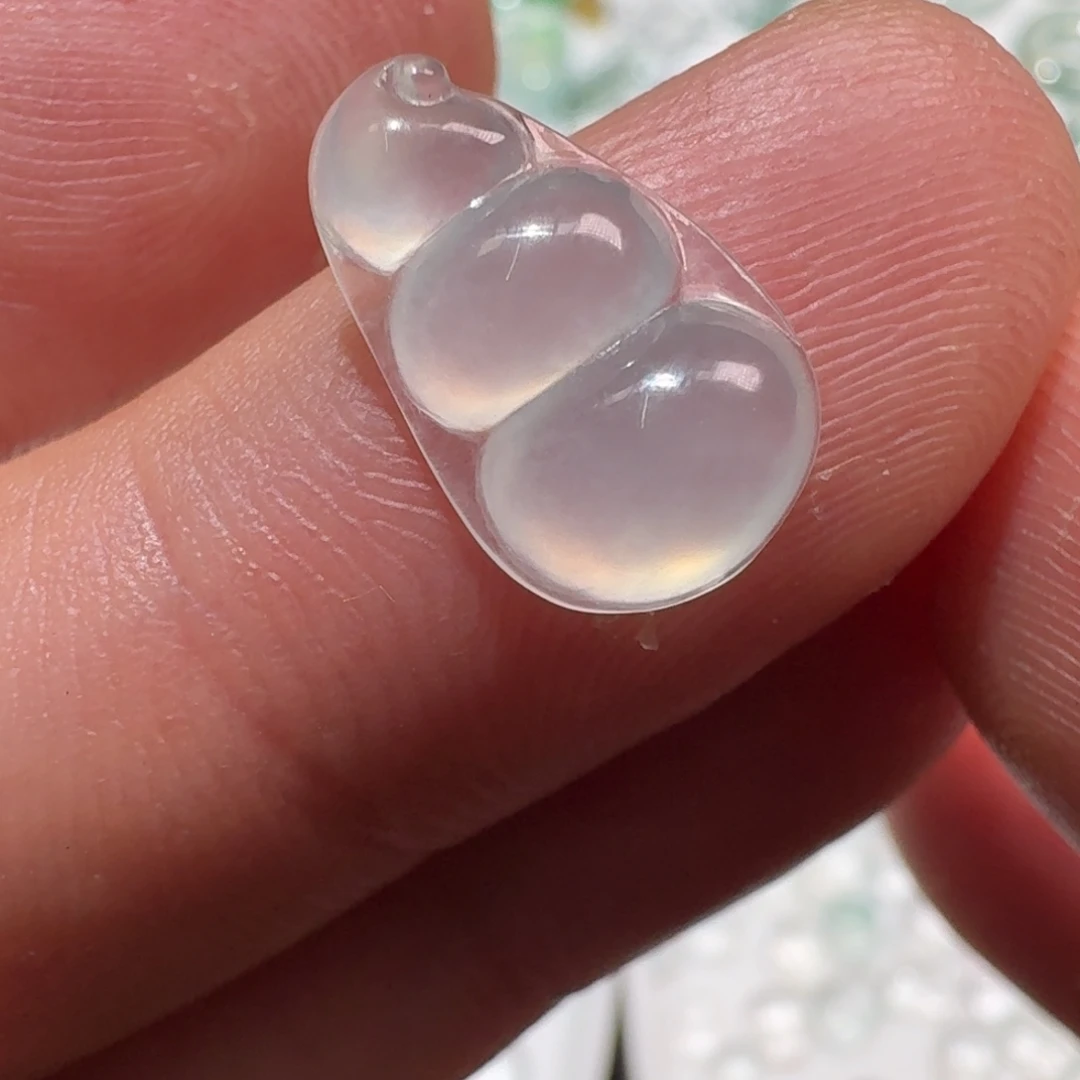 翡翠未镶嵌颈饰福豆