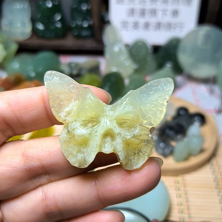 蛇纹石玉颈饰未镶嵌凤*飞