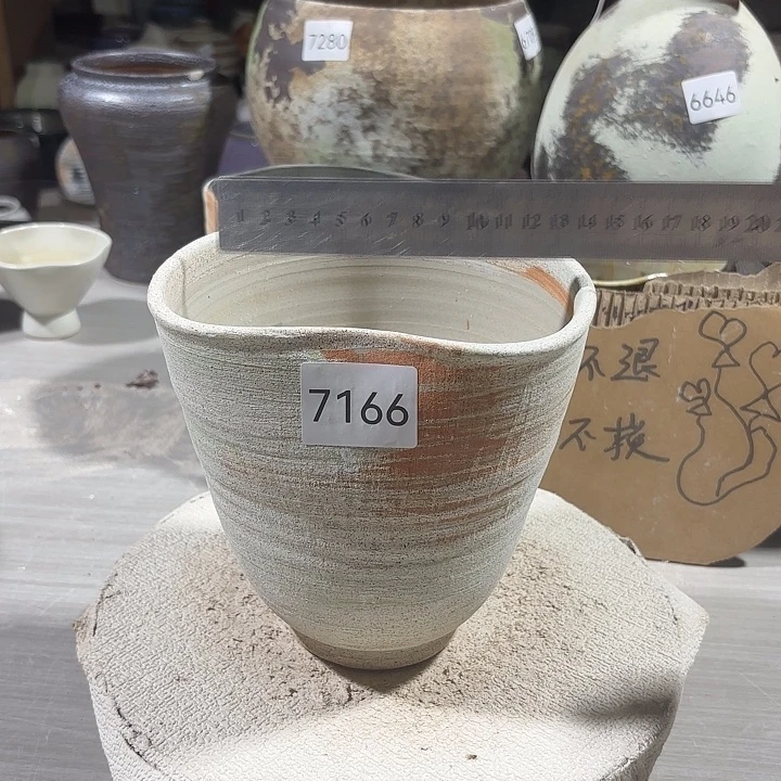 摆件高16，口15，有孔，7166