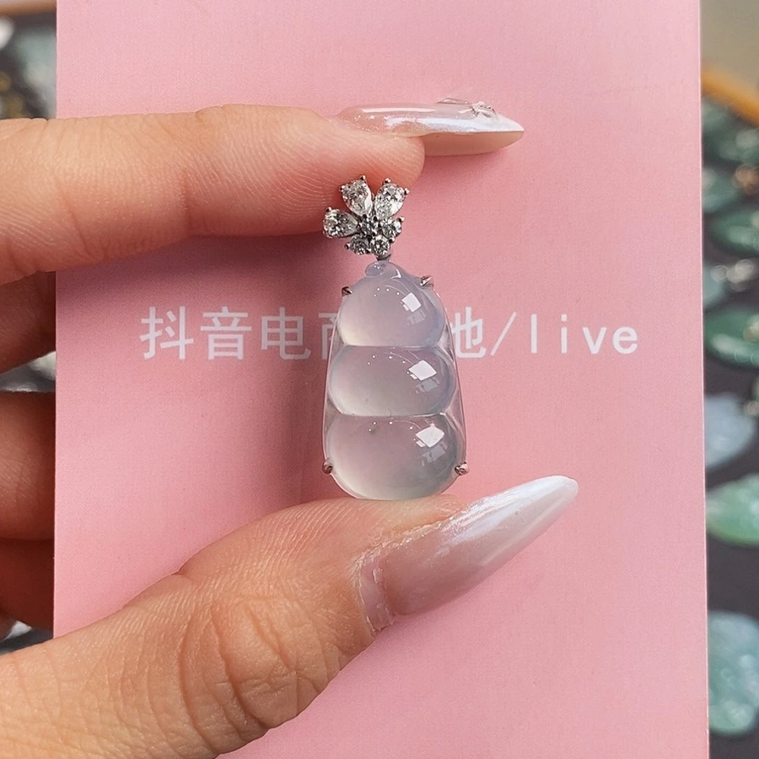 翡翠18K金镶嵌颈饰天然缅甸A货翡翠福豆