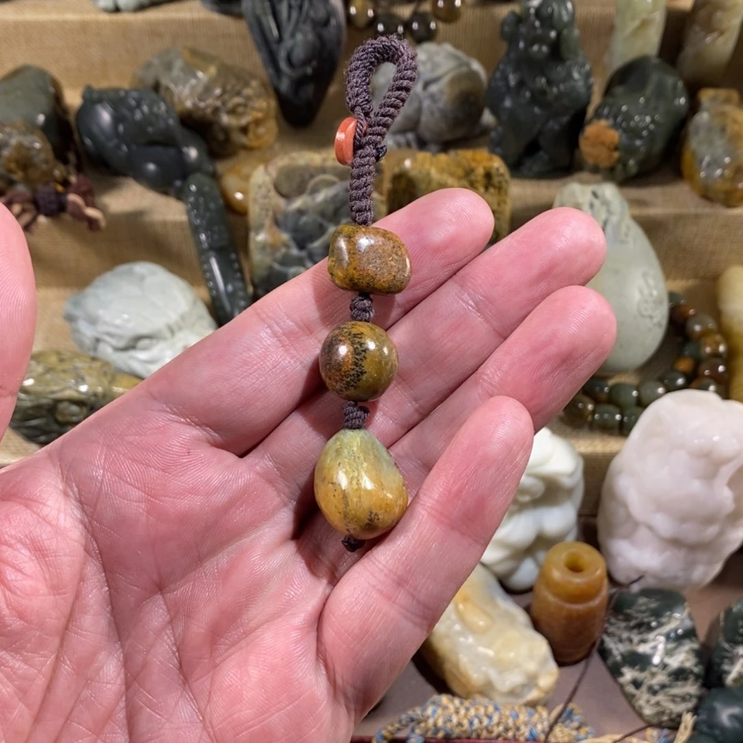 透闪石质玉未镶嵌把件