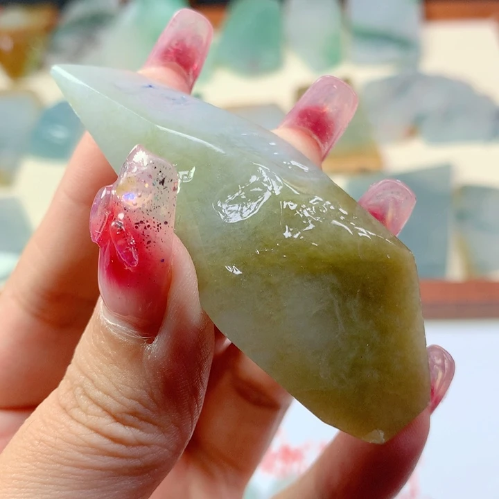 颈饰未镶嵌翡翠好