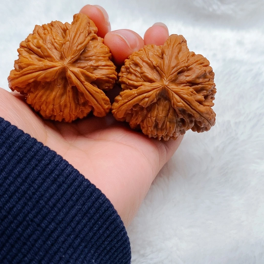 呜***王文玩核桃吊坠三棱