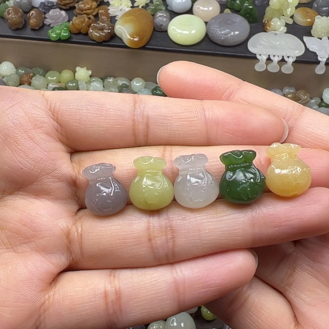 和田玉未镶嵌颈饰128一个多样性发其一