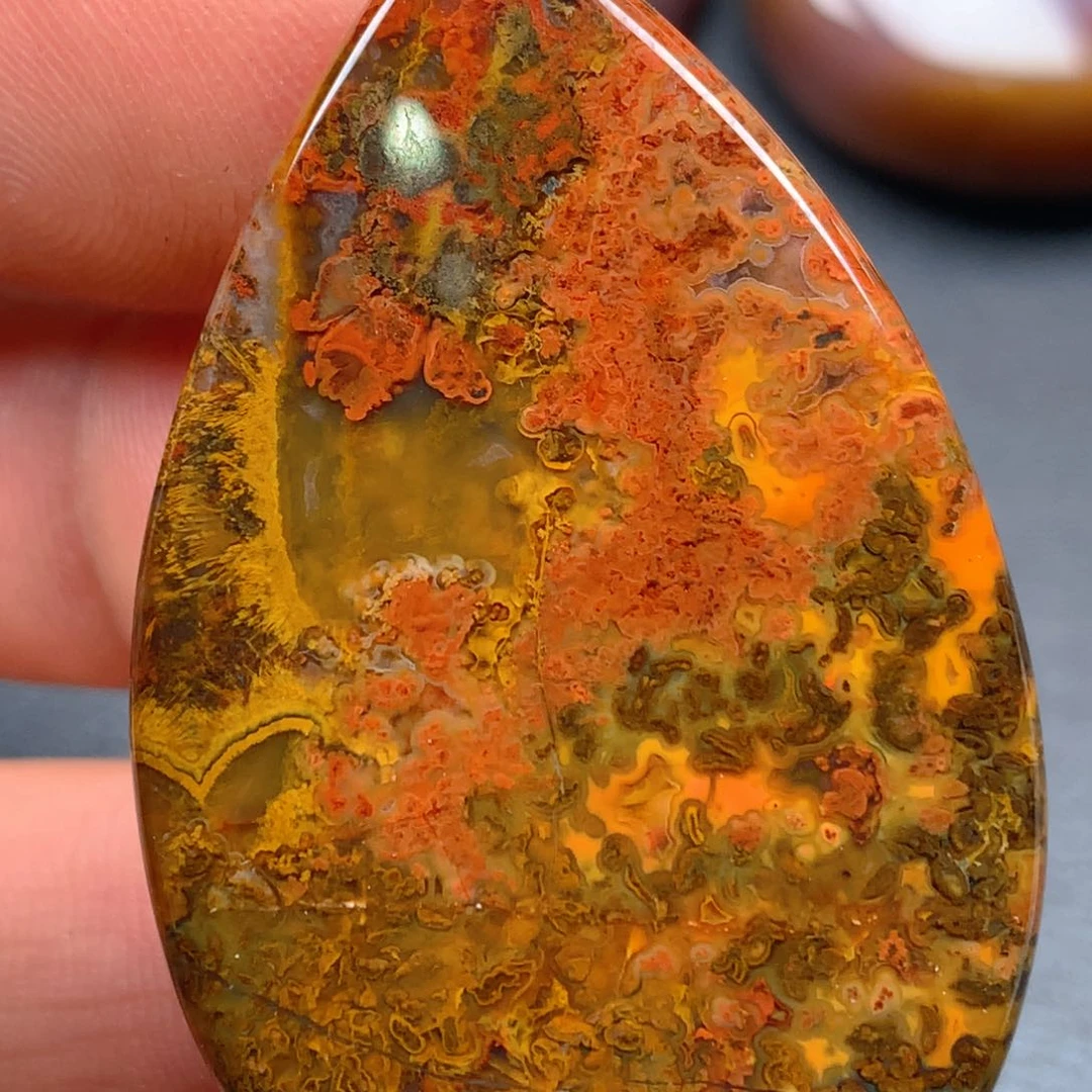 未镶嵌颈饰玛瑙/玉髓雨*