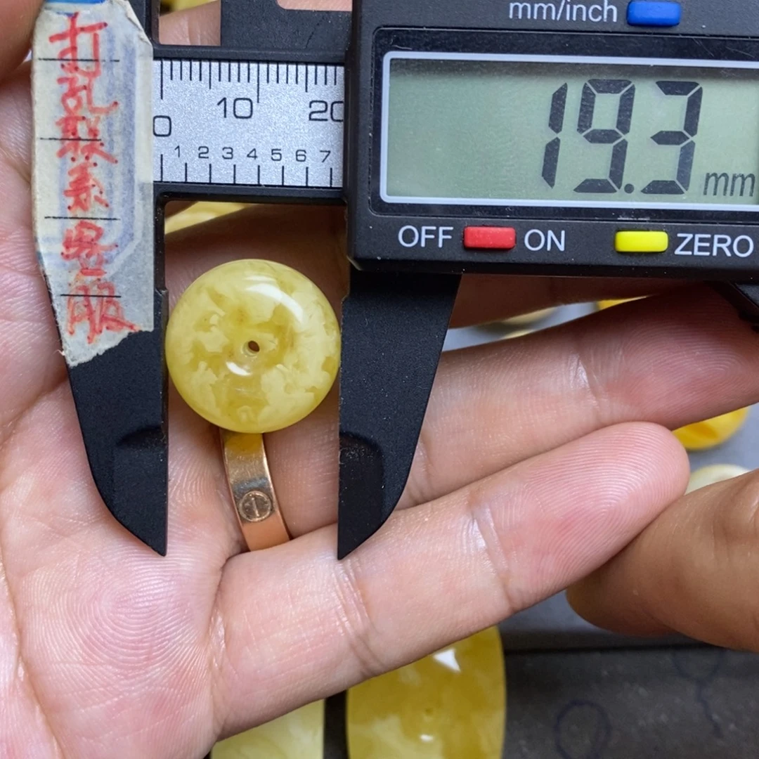 蜜蜡未镶嵌裸石19.2x10.7微瑕扣子