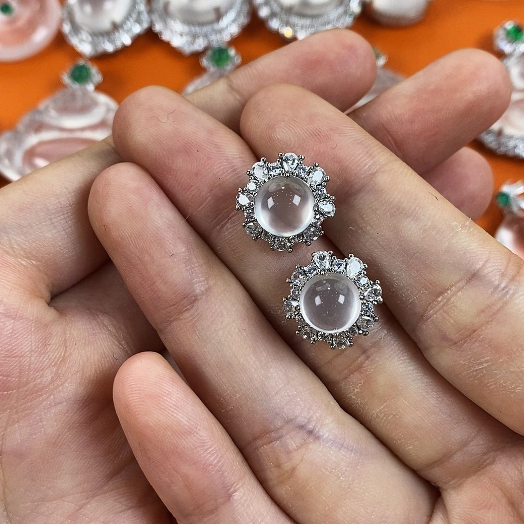 石英质玉合金颈饰