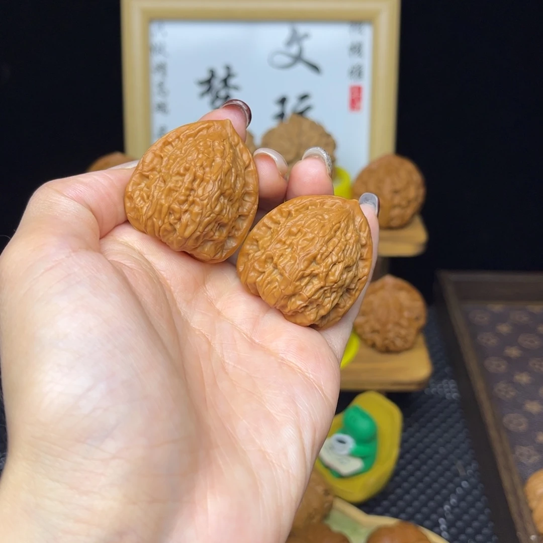 文玩核桃吊坠一抹红34打底微修