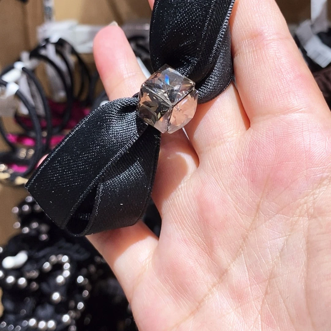 布艺非金属黑色蝴蝶结
