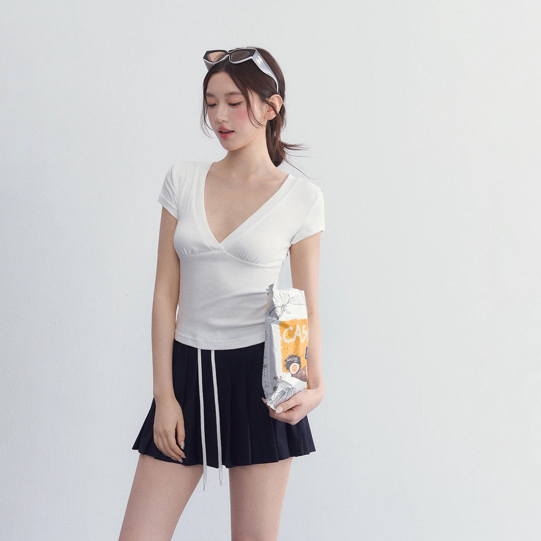 OIOI ESSE v领t恤女夏正肩上衣